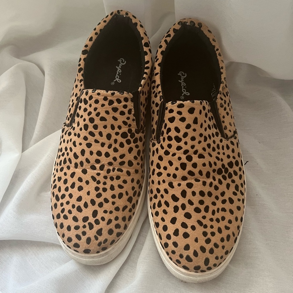 Platform Casual Animal Print Slip On Shoes-Leopard Print. Size 6.5